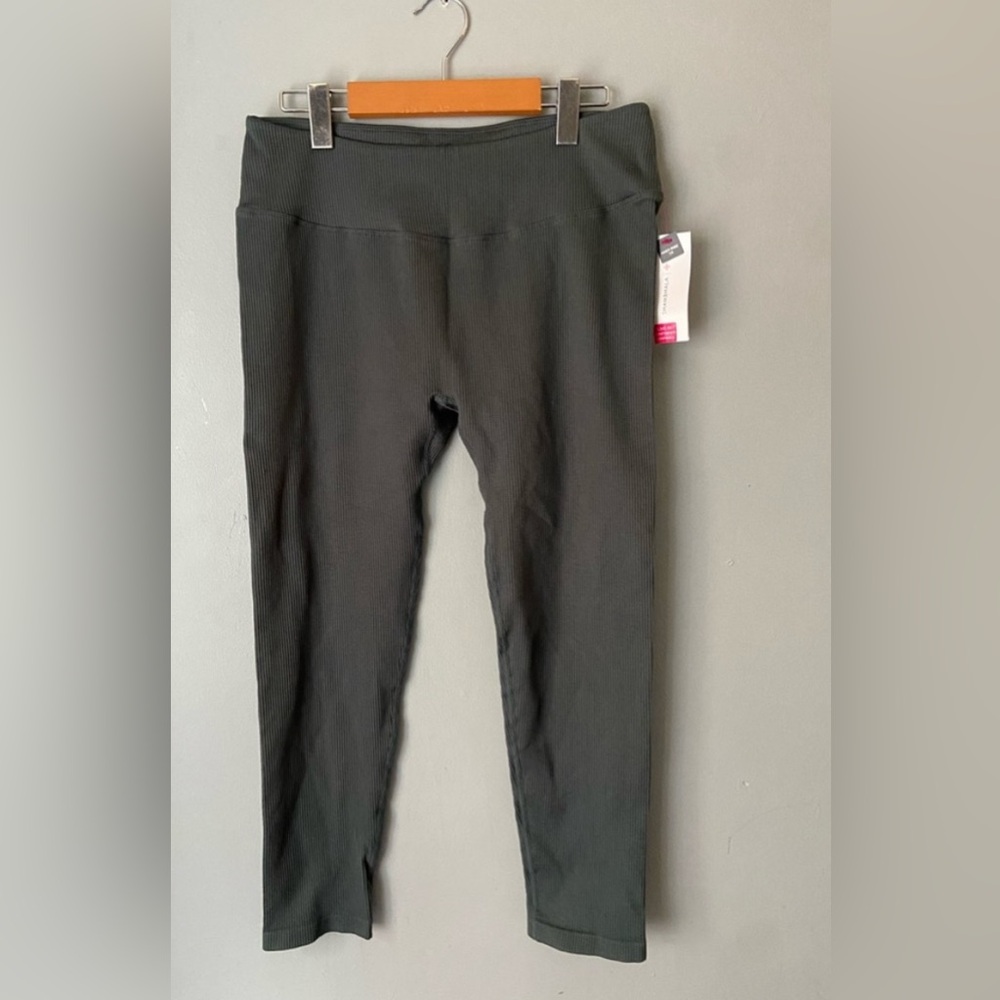 Shambhala dark green 7/8 leggings. New with tags! XL/ XXL